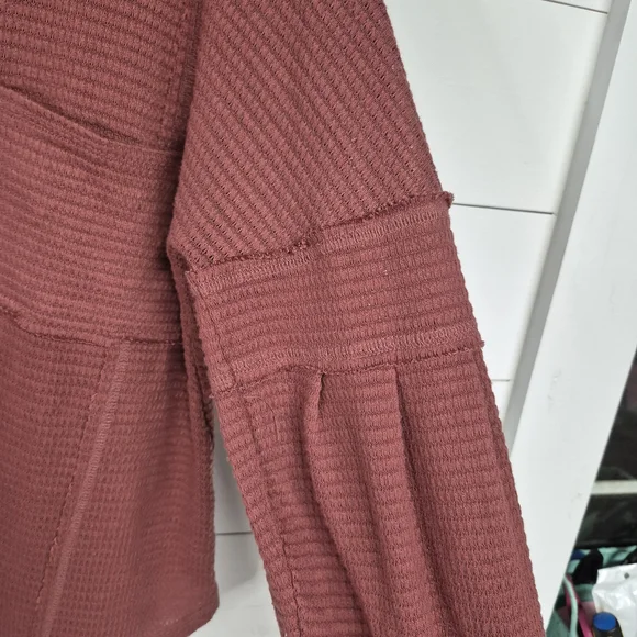 New In Raw Edge Detail Hooded Knit Woman's Top Dark Mauve Size Small - Picture 4 of 9